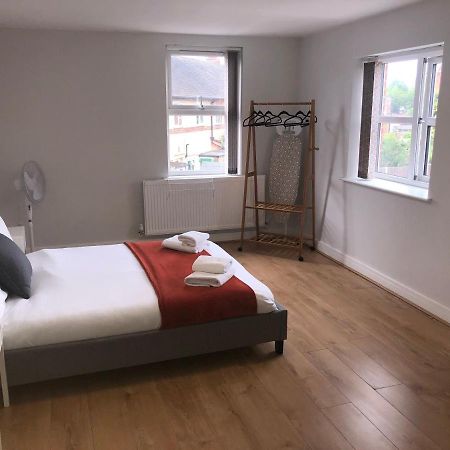 2 Bedroom Large First Floor Apartment With Free Parking Лафборо Екстер'єр фото