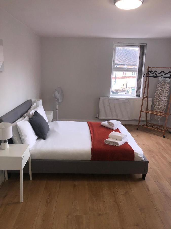 2 Bedroom Large First Floor Apartment With Free Parking Лафборо Екстер'єр фото